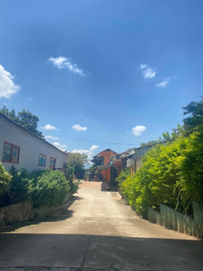 Khach San Ban Me Xanh Hotell Buôn Ma Thuột Exteriör bild